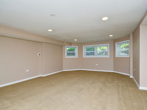 3rd image of 2129 W Lunt Ave #G