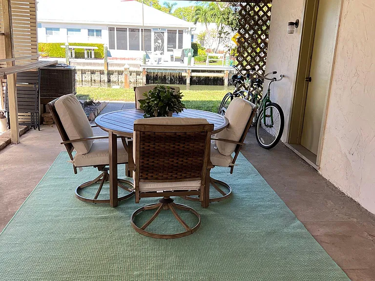 573 Tarawitt Dr — Photo 18