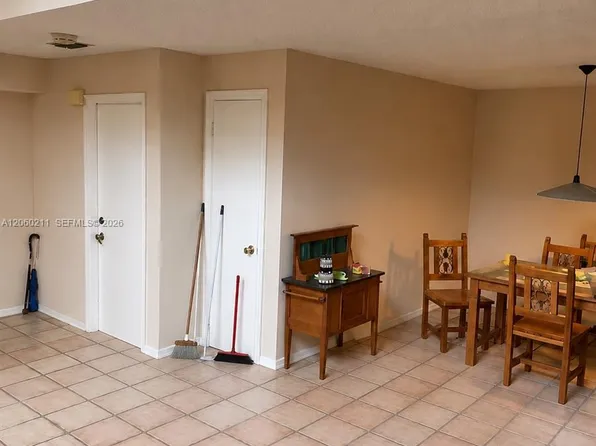 3532 Emerald Oaks Dr #2706, Hollywood, FL 33021