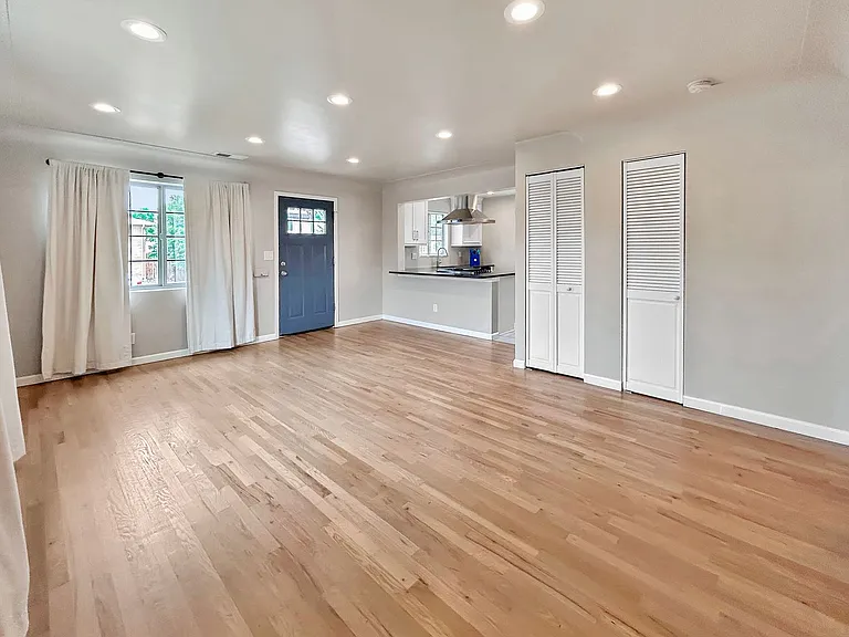 Sloan's Lake: 2-Bedroom Unit With High-End Finishes — Photo 6