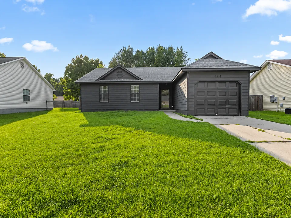 484 Hunting Green Dr