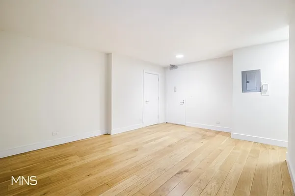 Rented by MNS Marketing | media 29