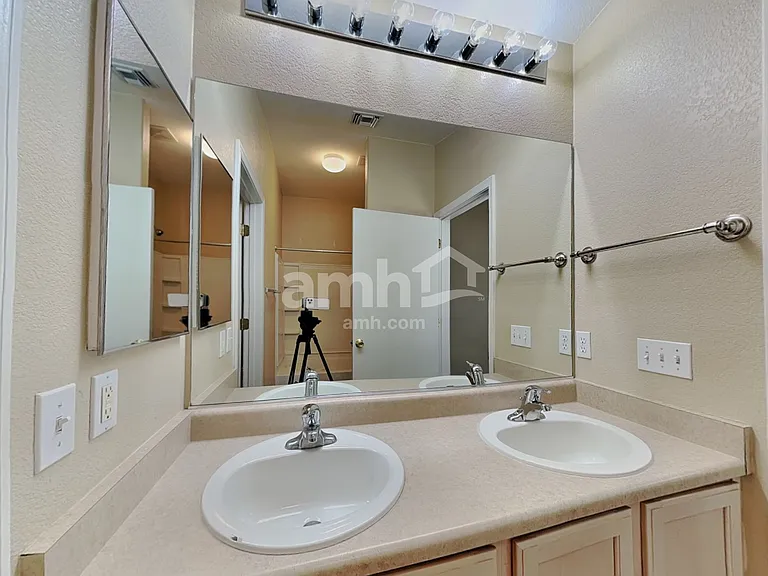 2435 W Waterway Pl — Photo 12