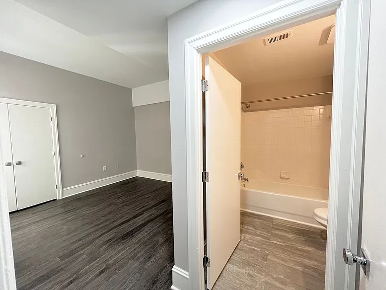306 W Franklin — Photo 13