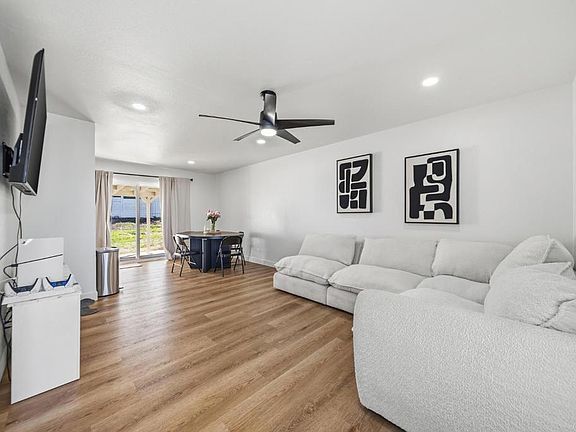 3rd image of 10461 Stanfield Cir