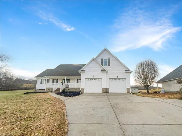 2942 Clear Ridge Dr, Trinity, NC 27370