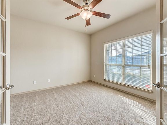 5th image of 3308 Tamarack Ln