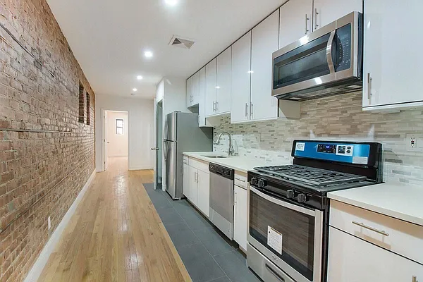 Rented by Addison Property Group | media 14