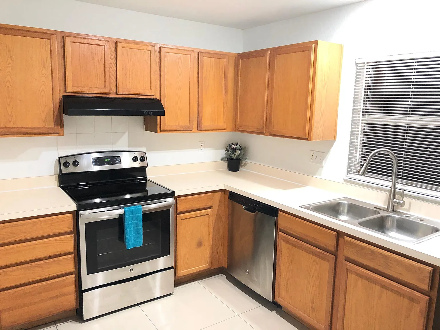 5822 Congress Street — Photo 1