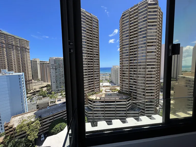 Hobron Ln — Photo 8