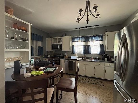 5th image of 239 E Lorena Ave