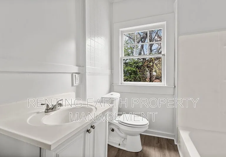 612 12th St W — Photo 8