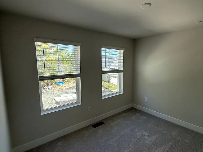 2104 Winterberry Ln — Photo 16