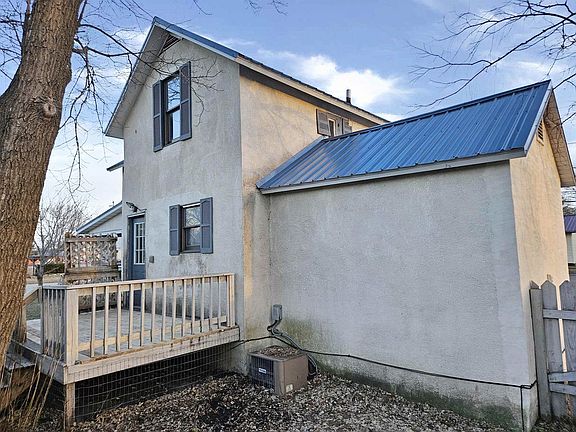 5th image of 616 Douglas Street