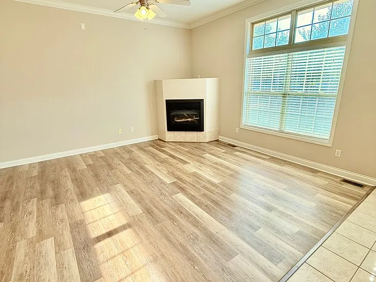1148 S Elmwood Ave — Photo 3