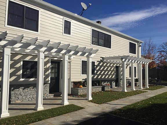 Left entrance. First floor apartment.