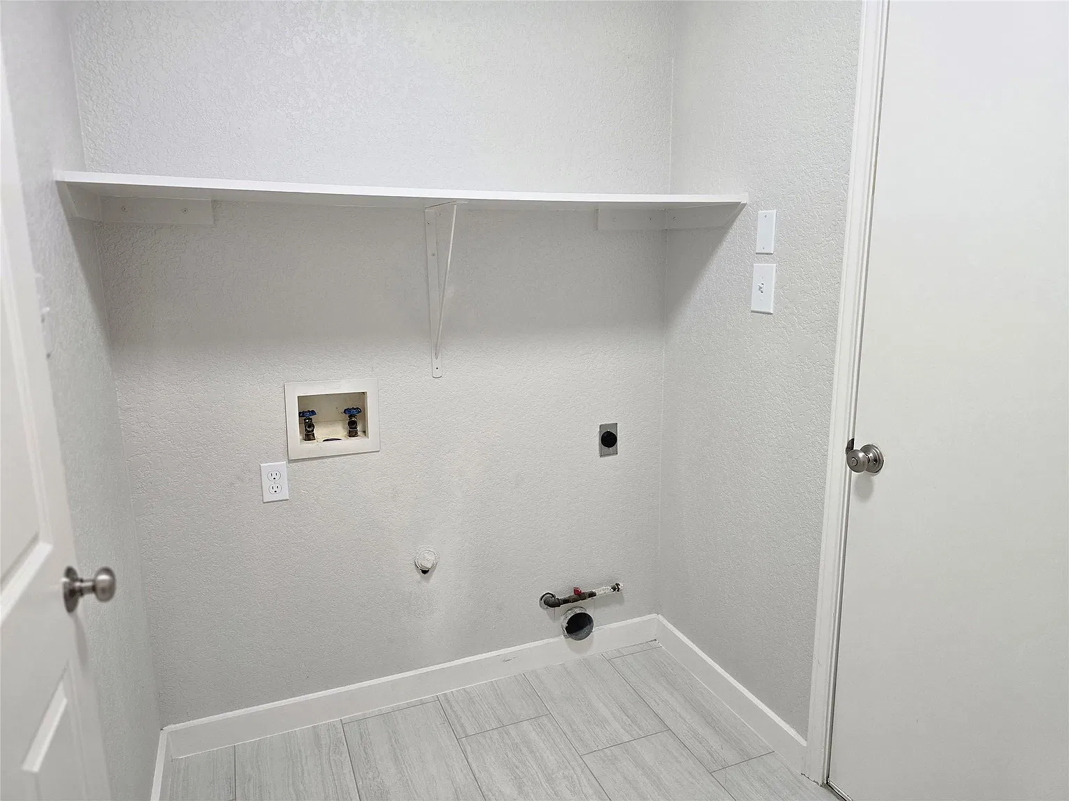 2 bed, 2.0 bath, 920 sqft, $1,650 — Photo 2