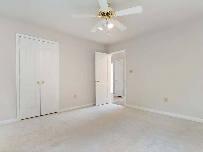 2427 Grantham Ct — Photo 29