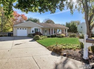 20 Dorchester Rd, Smithtown, NY 11787