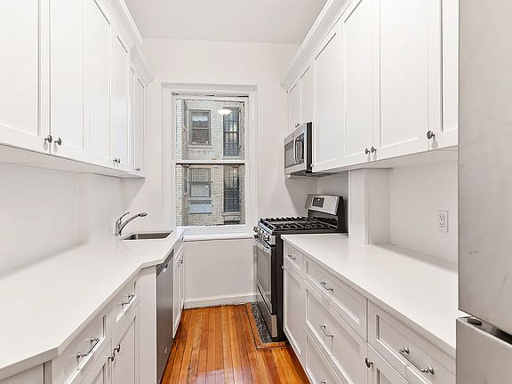 3rd image of 50 E 96th St APT 6D