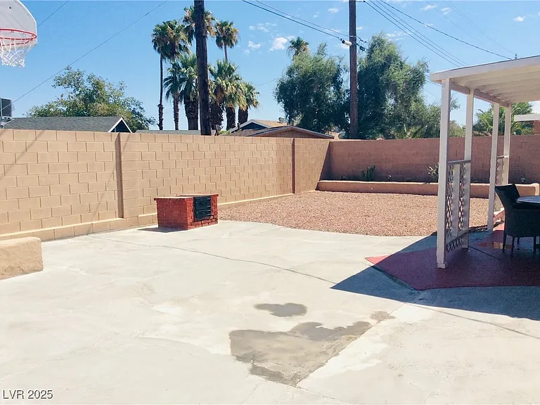 5108 Wilbur St — Photo 37