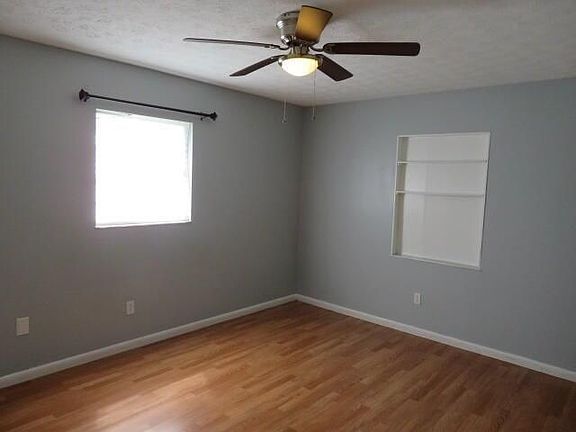 5th image of 574 NW Azine Ave