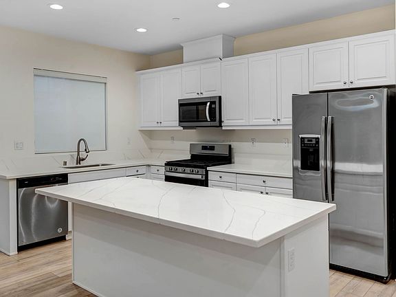 4th image of 3401 Orange Blossom Ln