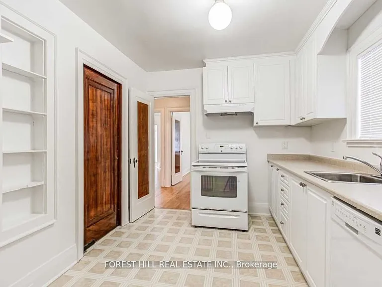 138 Castlewood Rd — Photo 11