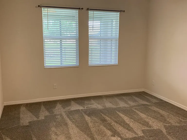 1786 Chatsworth Cir — Photo 8