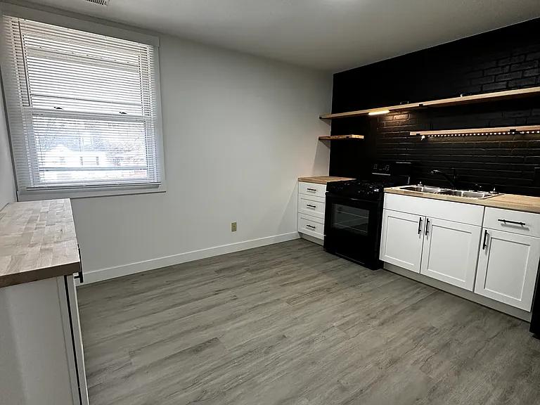 2060 Whittier St #5 — Photo 4