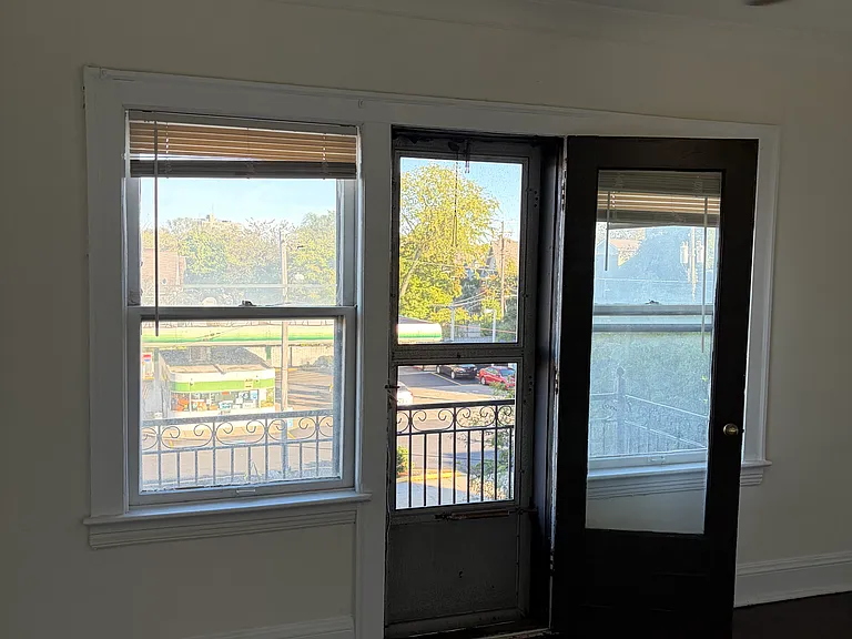 2808 Mayfield Rd #302 — Photo 1