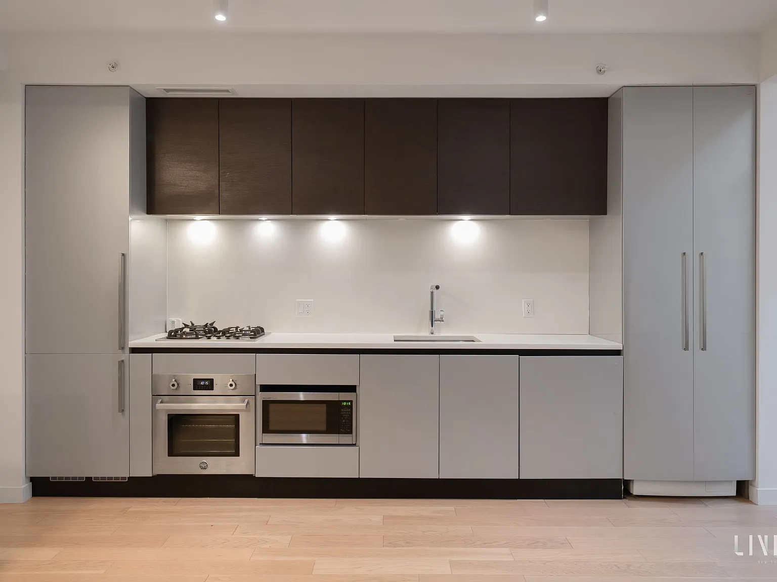 540 West 49th Street — Photo 2