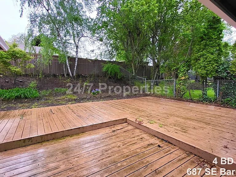 687 SE Barnes Ave — Photo 18