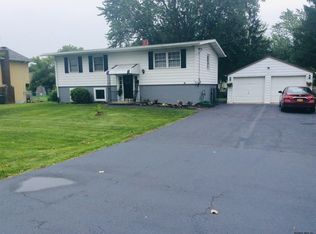 211 Middletown Rd, Waterford, NY 12188