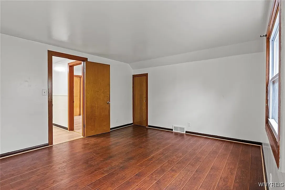 2 bed, 1100 sqft, $1,400 — Photo 4