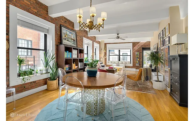 Sold by Douglas Elliman | media 21