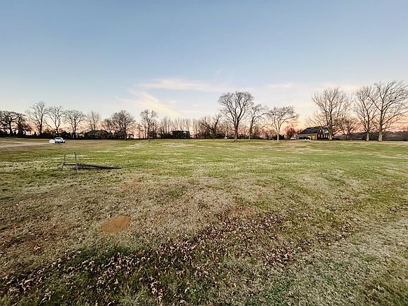 3rd image of 1 Sugar Tree Rd