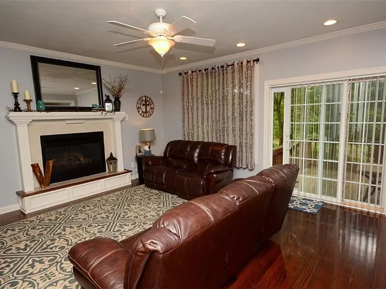 1812 Chaz Ct — Photo 3
