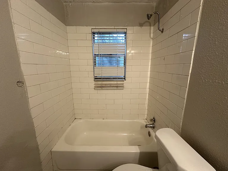 711 E Carson St #B2 — Photo 12