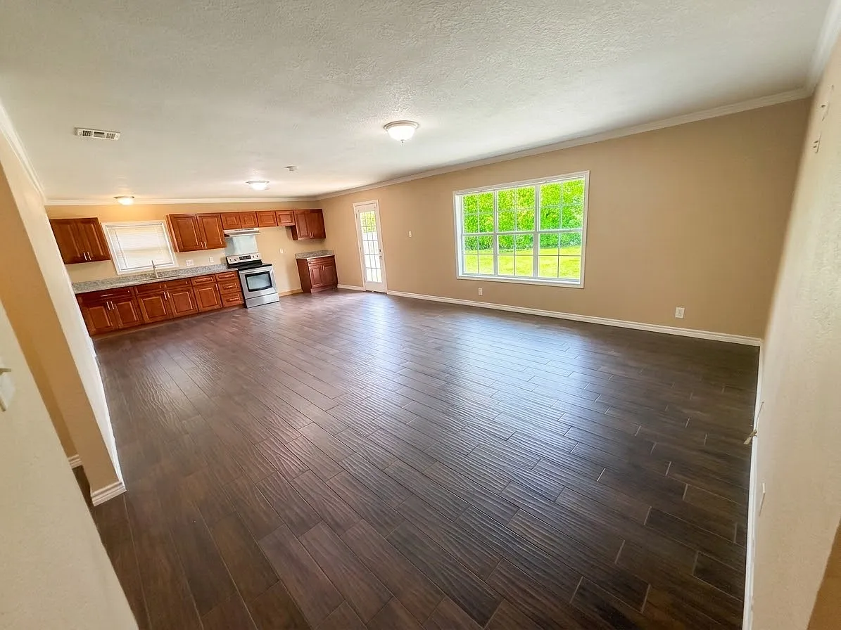 3 bed, 1329 sqft, $1,650 — Photo 4