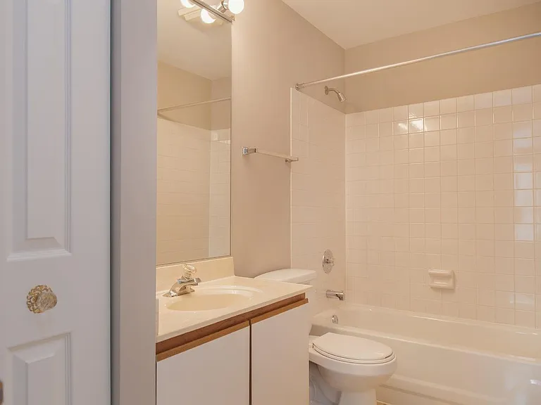 251 Old Oak Ct W — Photo 19