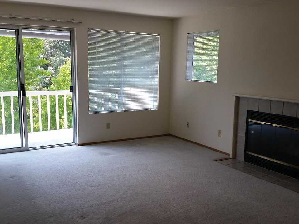 Spacious living room, fireplace, breakfast bar.