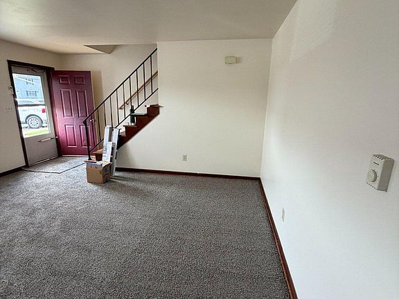5th image of 409 Market Ave