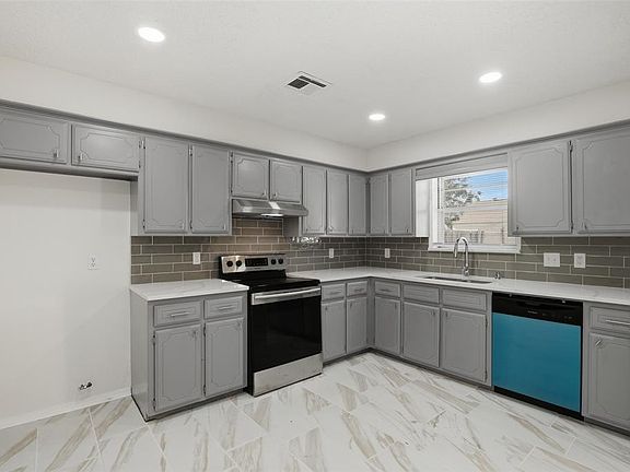 2nd image of 612 W Perry Dr