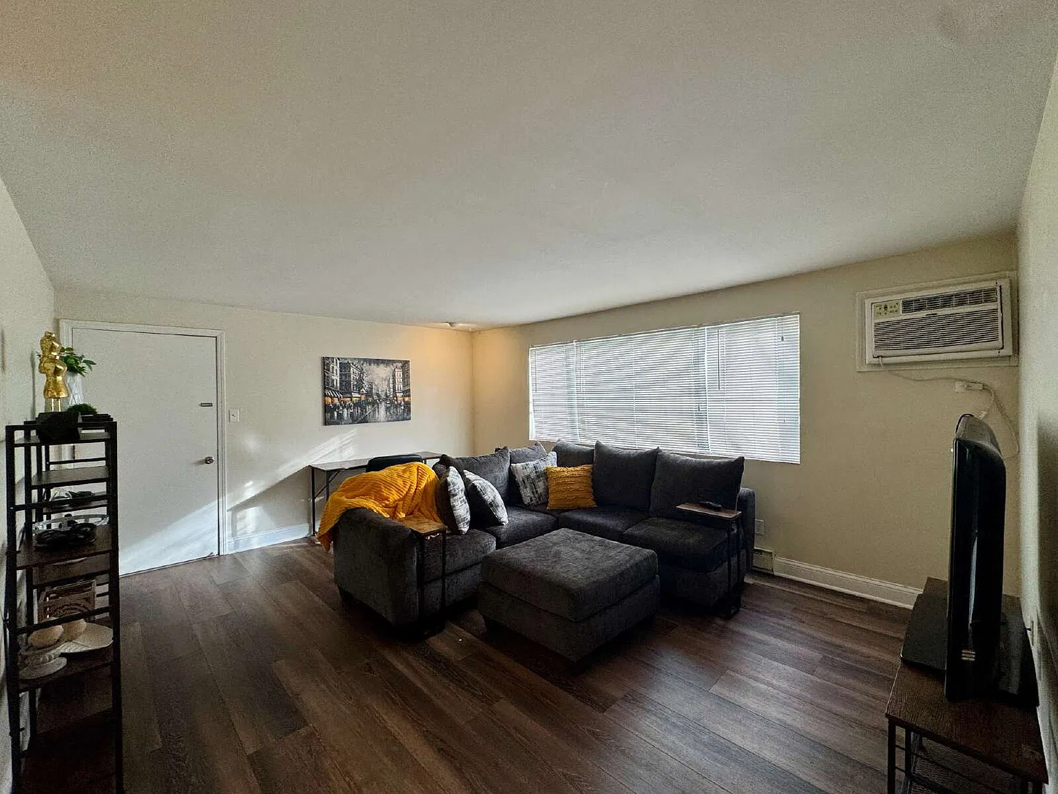 1444 State St — Photo 2