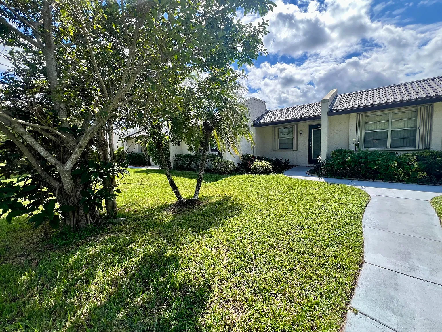 2 bed, 2.0 bath, 857 sqft, $2,000 — Photo 4