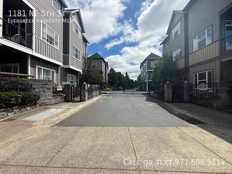 1181 NE 5th St — Photo 33
