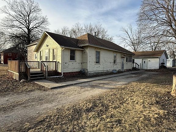 2nd image of 209 E Veterans Rd