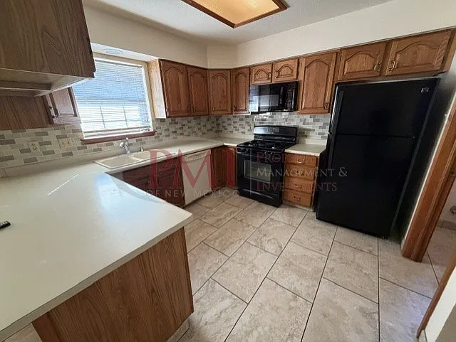 2930 Topley Avenue — Photo 4
