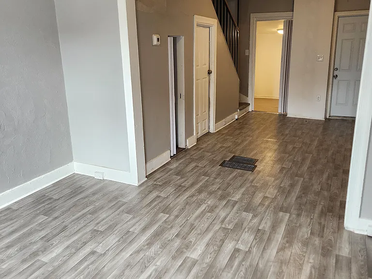 320 Wallace St — Photo 6
